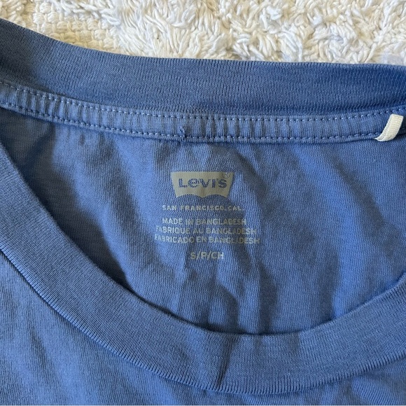levi’s graphic tee - Picture 4 of 5
